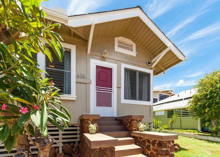 A sweet updated Kaimuki Cottage on 11th Avenue in Honolulu Hawaii