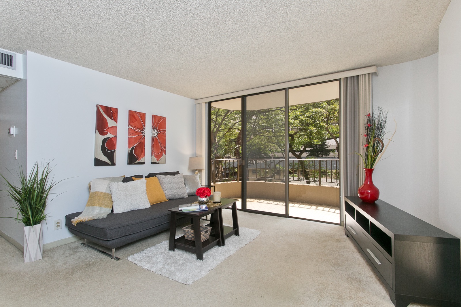 The Best of Both Worlds at 311 Ohua Avenue 205E Waikiki Condo for