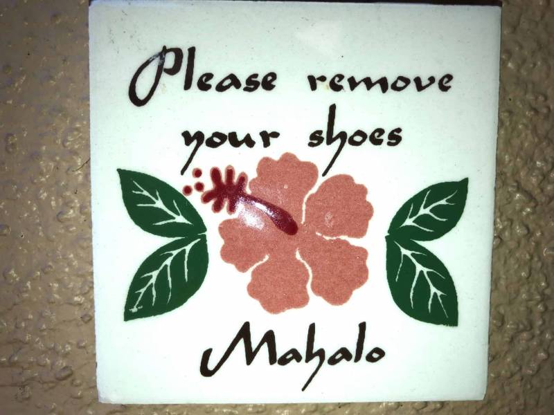 please remove your shoes mahalo