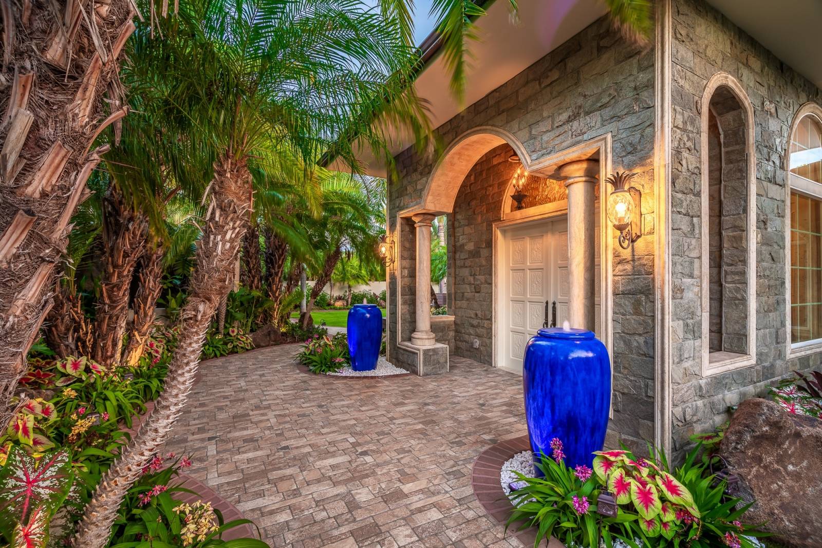 Mediterranean Design Meets Hawaiian Landscaping In This Exquisite Niu