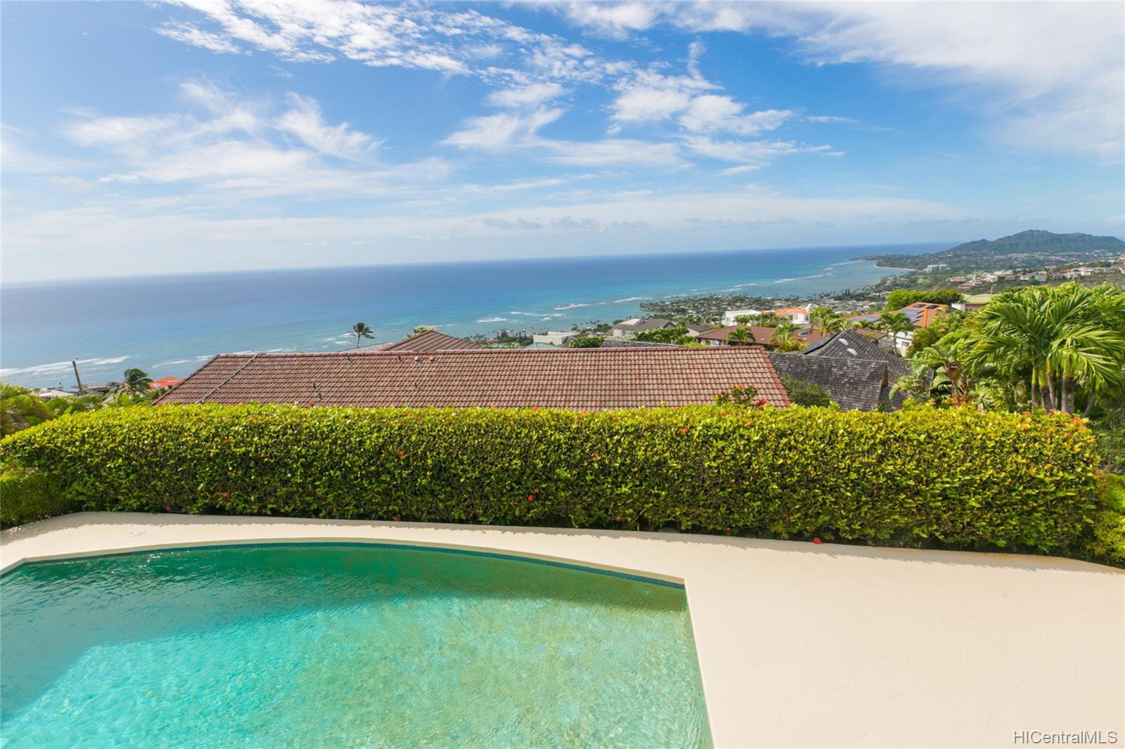 Enjoy Spectacular Views Living On Hawaii Loa Ridge In Honolulu Hawaii