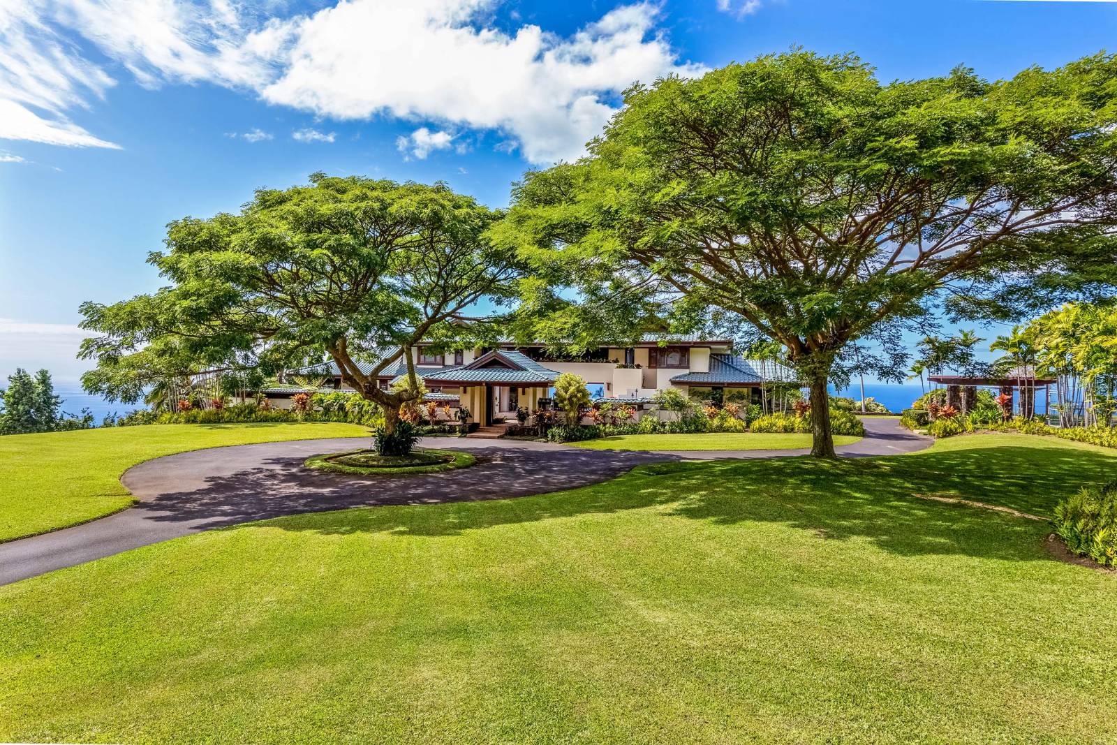 Elegant Holualoa Estate With Panoramic Views For Auction With No