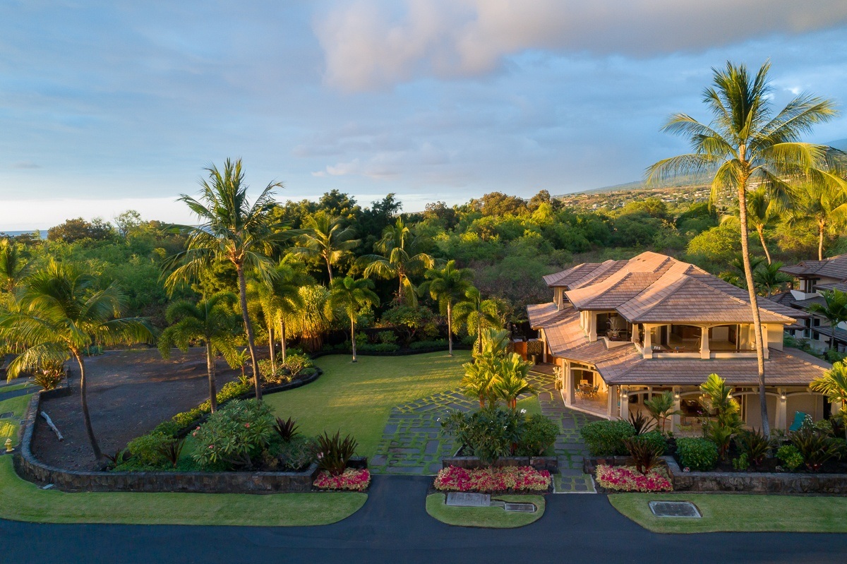 Exceptional Estate Within An Oceanfront Subdivision On The Kona Coast ...