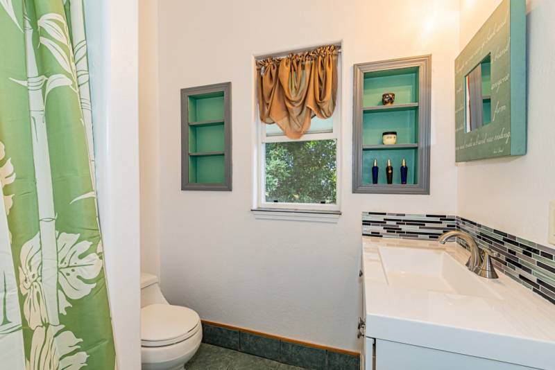 A view of the guest bathroom.