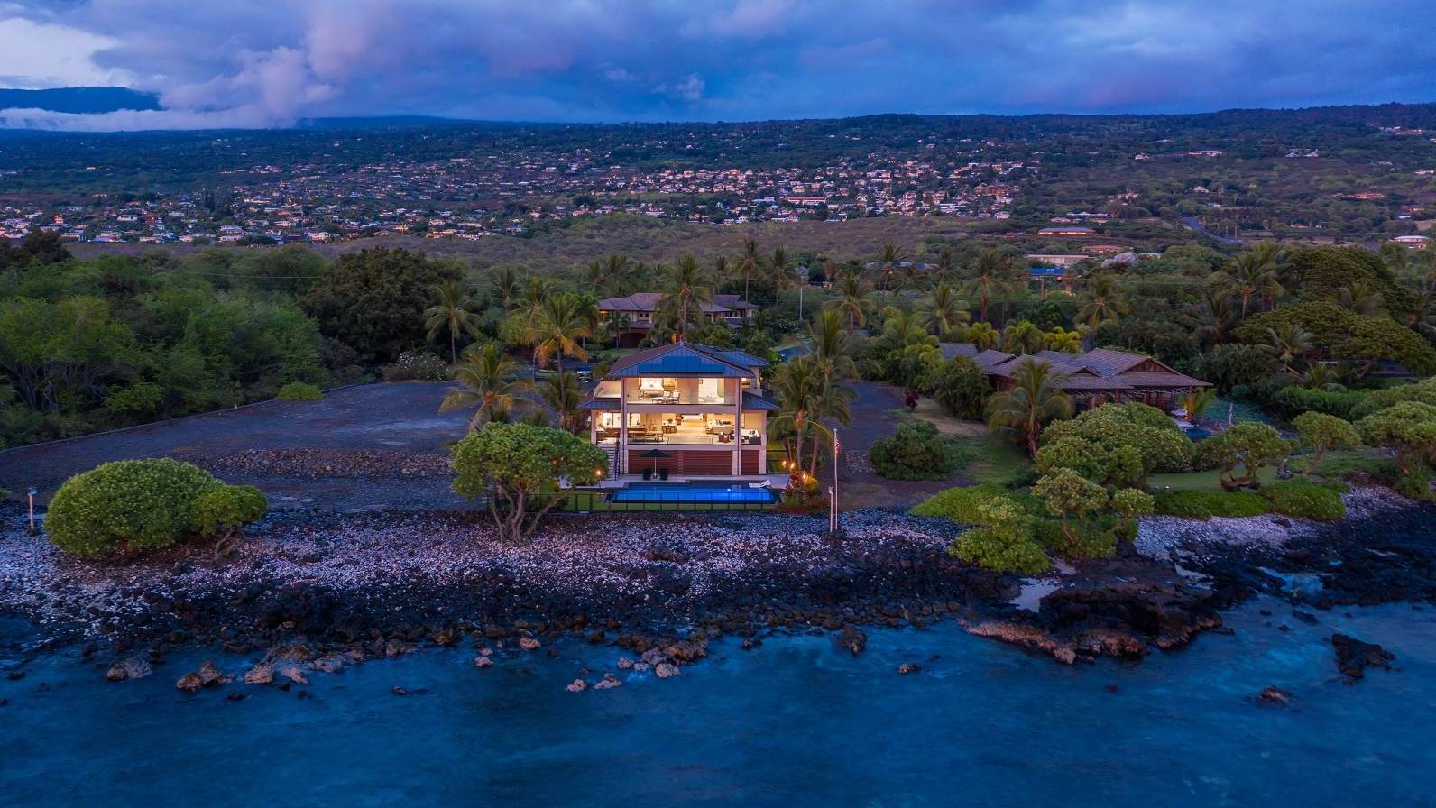 Dreamy ResortLike Luxury Estates with Ocean Frontage on Big Island of