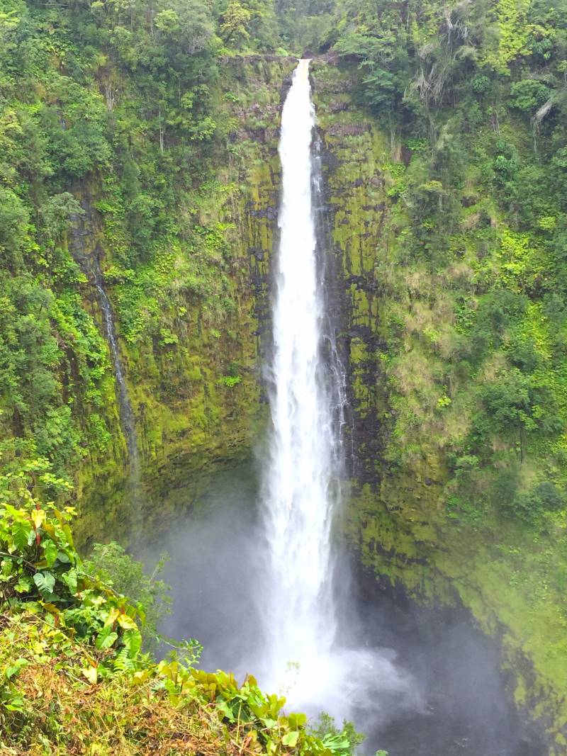 rainbow falls best waterfall in hawaii