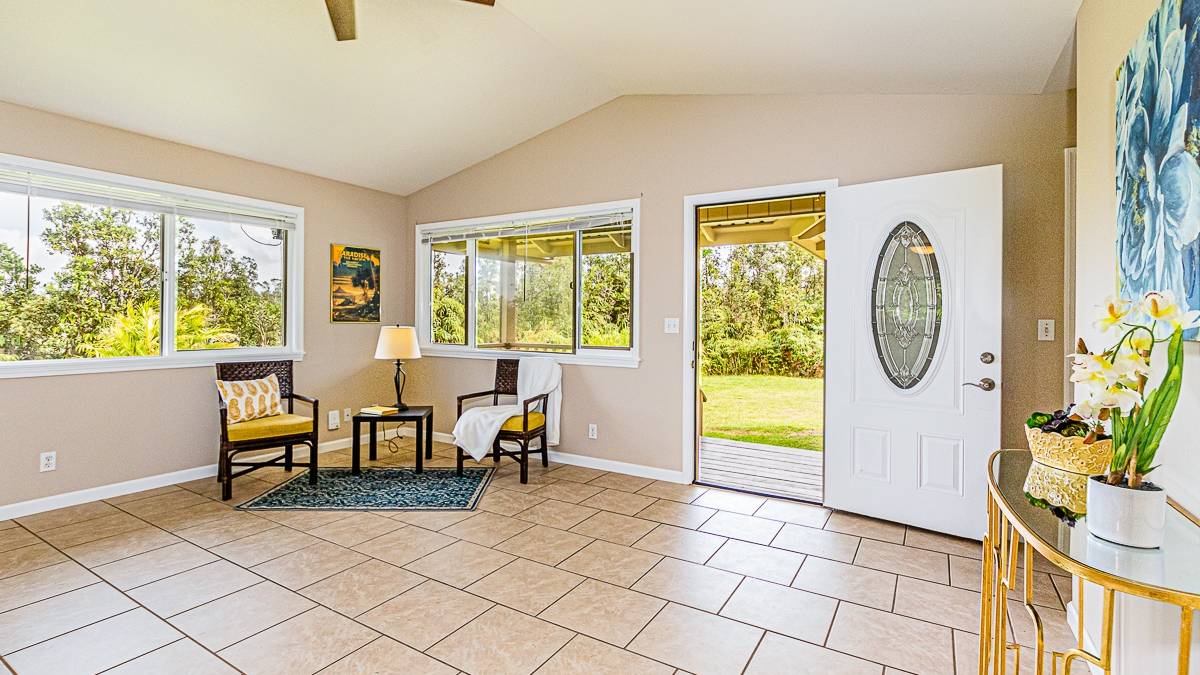 Is Flooring Really Boring? Hawaii Real Estate Market & Trends