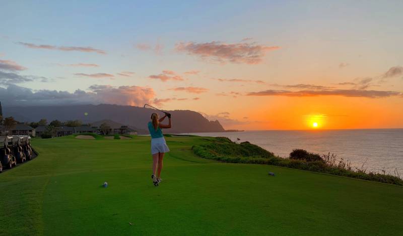 woman golfing at kauai golf course