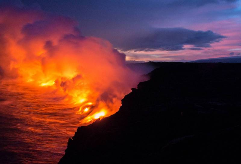flowing lava on the big island hawaii