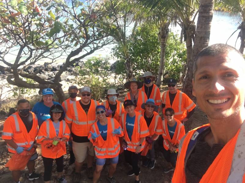 hawaii life realtors volunteering to cleanup highway