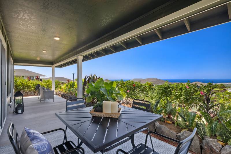 expansive ocean views from the lanai