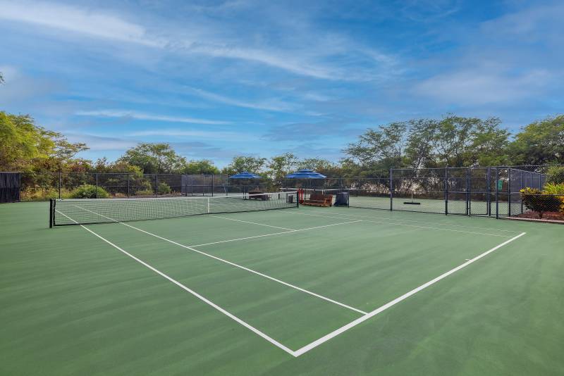 tennis courts at hokulia