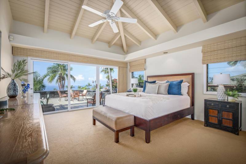 high ceilings and door to lanai in bedroom