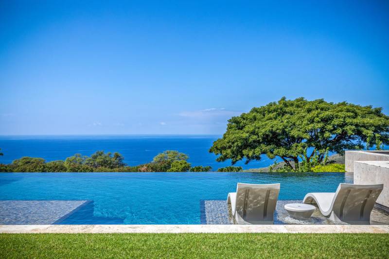 ocean view pool in hokulia luxury community