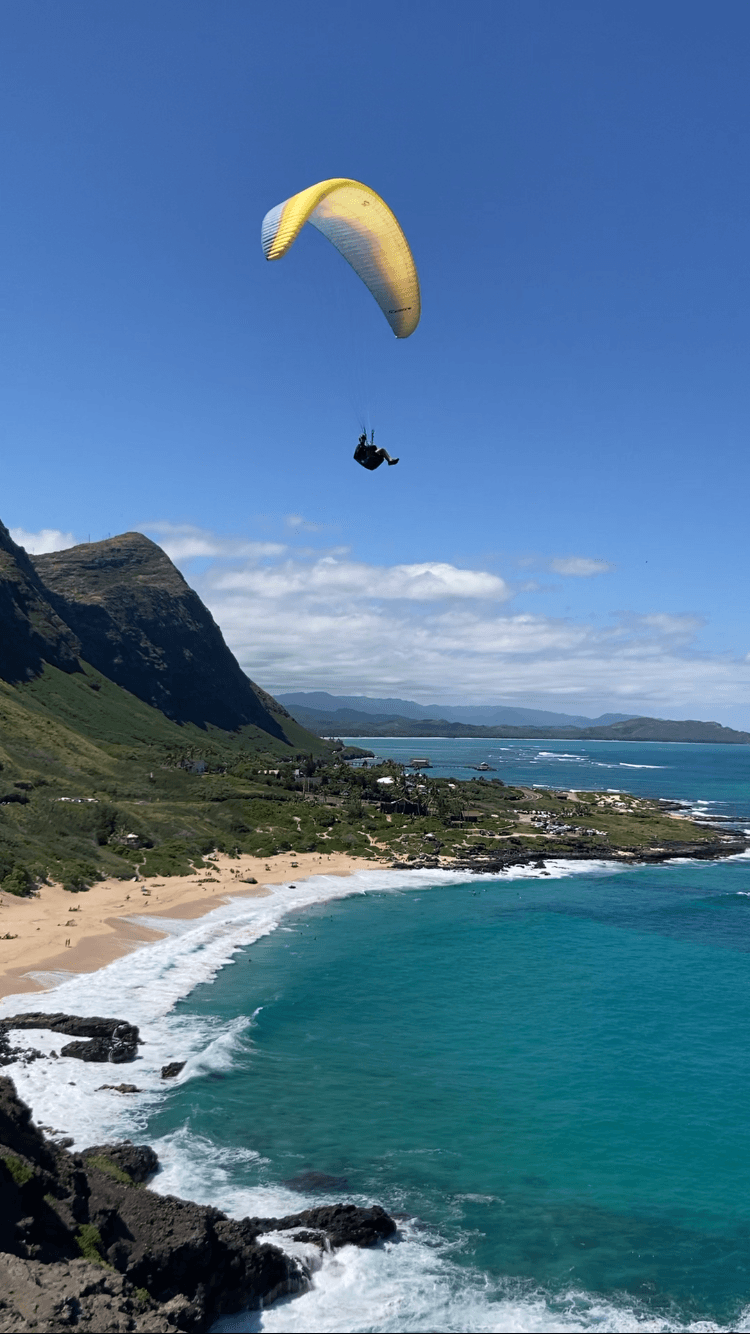 paragliding in hawaii