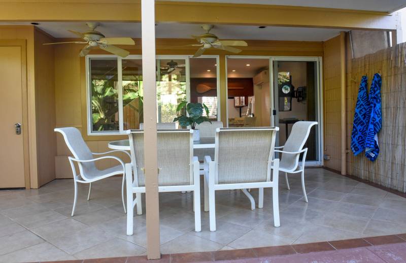 table and chairs on lanai