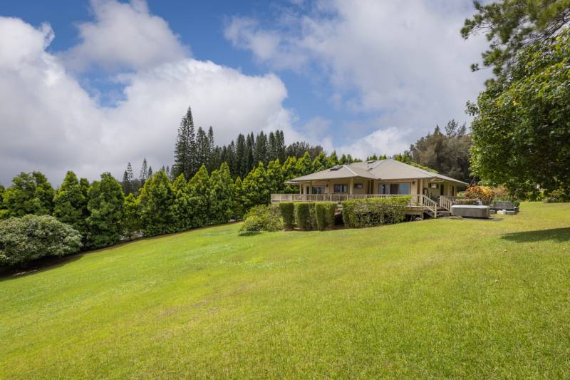 Maliu Ridge home on acreage for sale