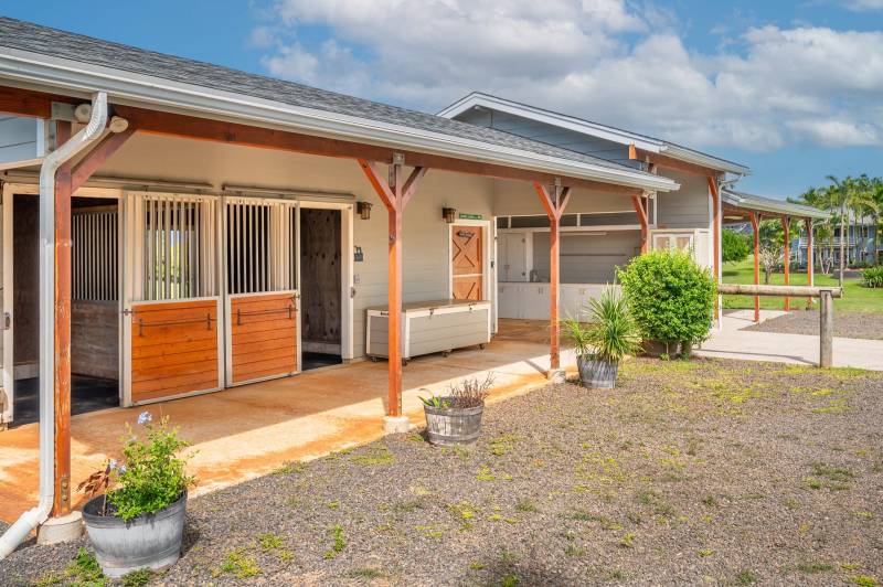 3830D Ahonui Place Tack Barn