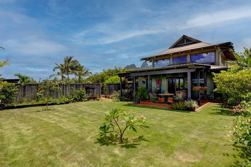 backyard view of aliomanu estates kauai home