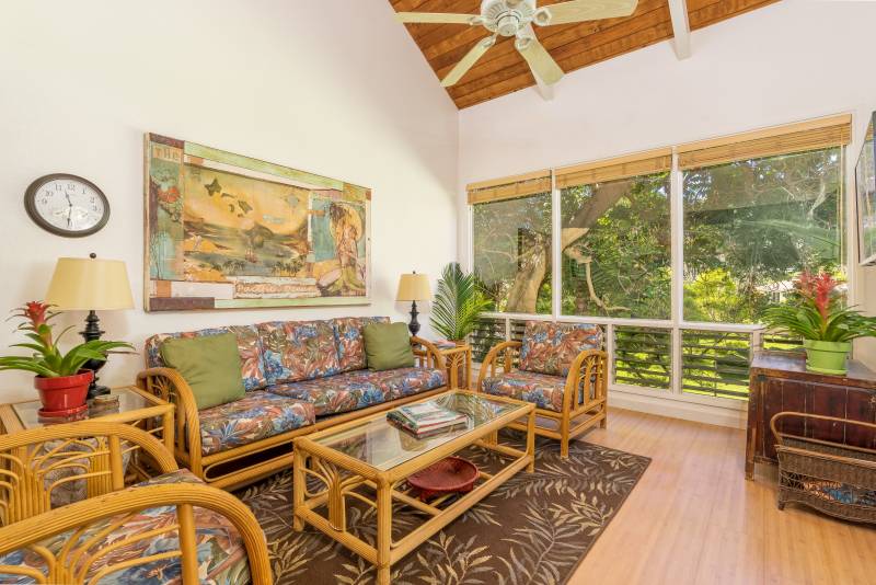 hawaii living room with large windows