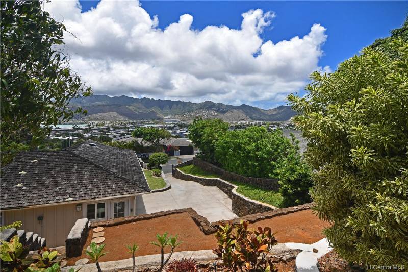 view of oahu house and mountains from above