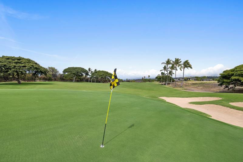 hole at hokulia golf course on big island hawaii
