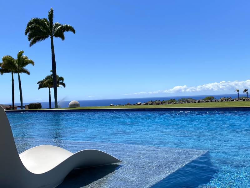 ocean view pool at mauna kea resort