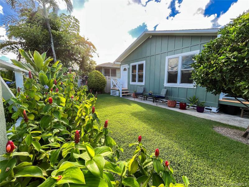 home in kailua with tropical backyard landscaping