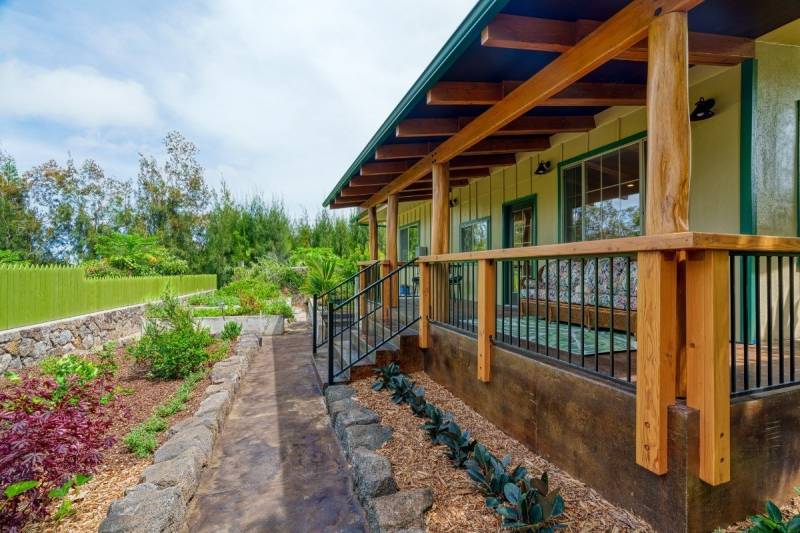 steps up to front porch of hawi big island home for sale