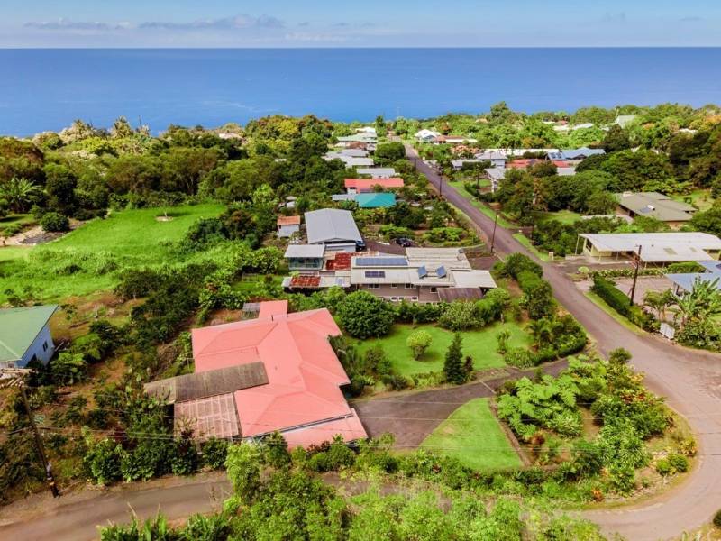 aerial view of big island hawaii home with ocean in background