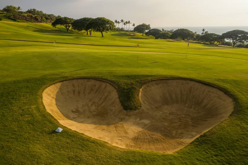 sand trap on hokulia golf course