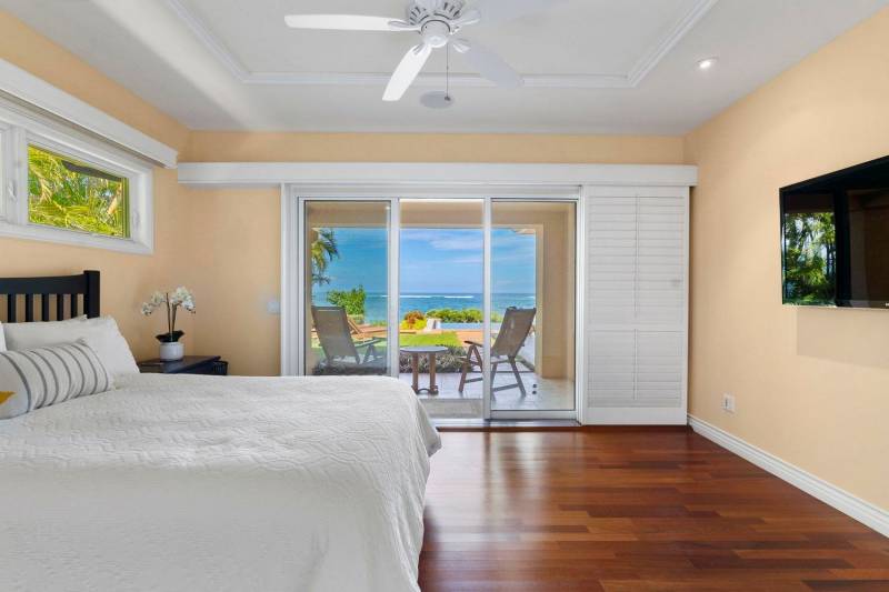 sliding glass doors in bedroom let in ocean views