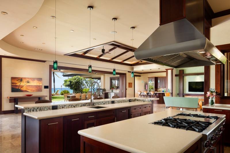 large top of the line kitchen in waikoloa resort home