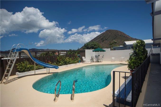 pool at koko head terrace on oahu with mountain in background