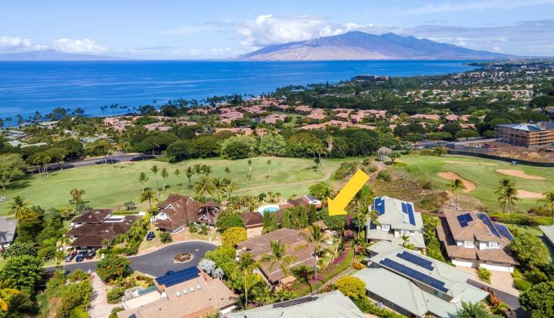 arrow pointing to home for sale on maui with ocean in the background
