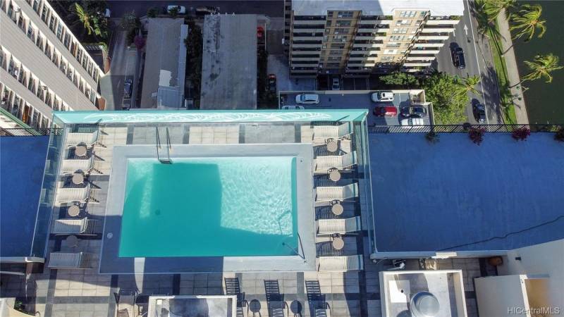 overhead view of waikiki condo's 26th floor pool