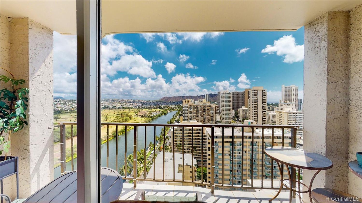 High Floor Waikiki Studio, Something for Everyone! Hawaii Real Estate