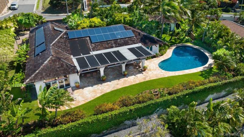 overhead view of home with solar panels and pool