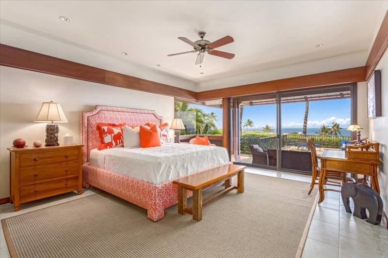bedroom with ocean view at mauna kea resort condo