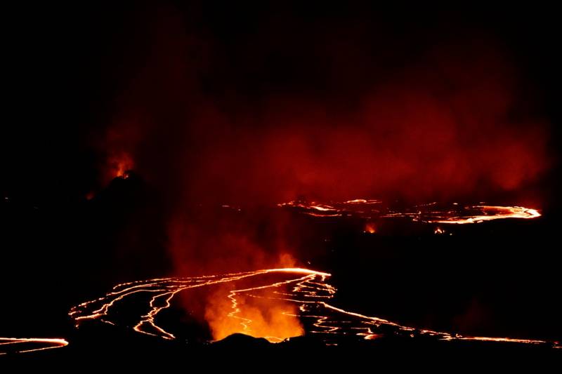 lava flow from hawaii volcano
