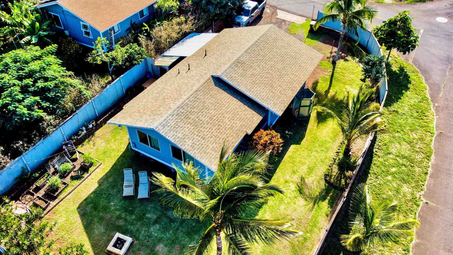 New Listing Charming Corner Lot Property in Paia, Maui Hawaii Real