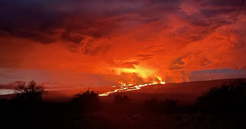 Mauna Loa eruption at night