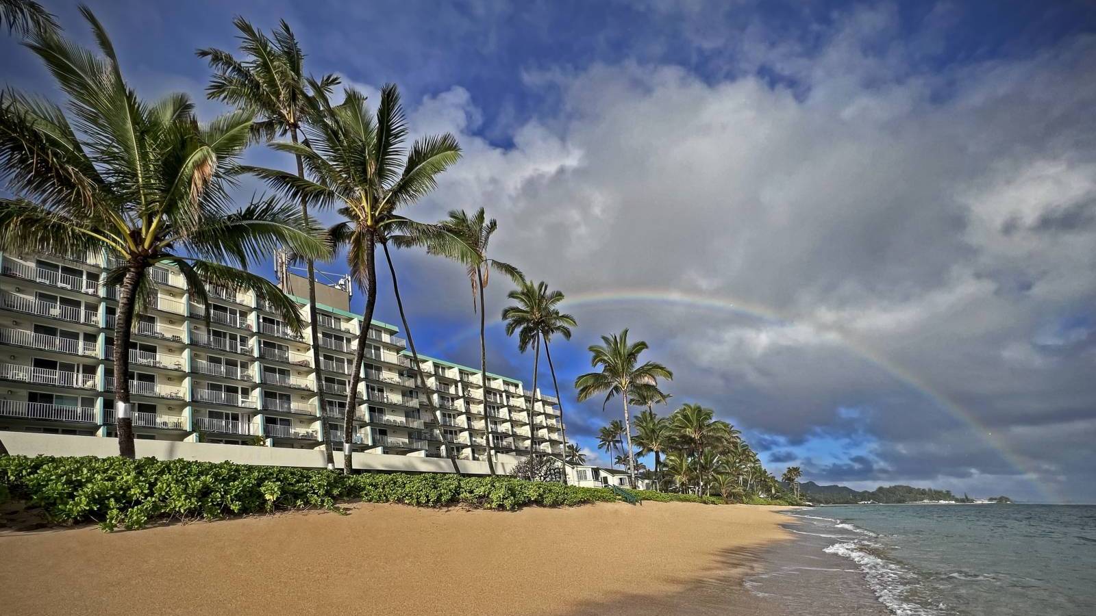 "Pot of Gold" Beachfront Condominium in Hauula Hawaii Real Estate
