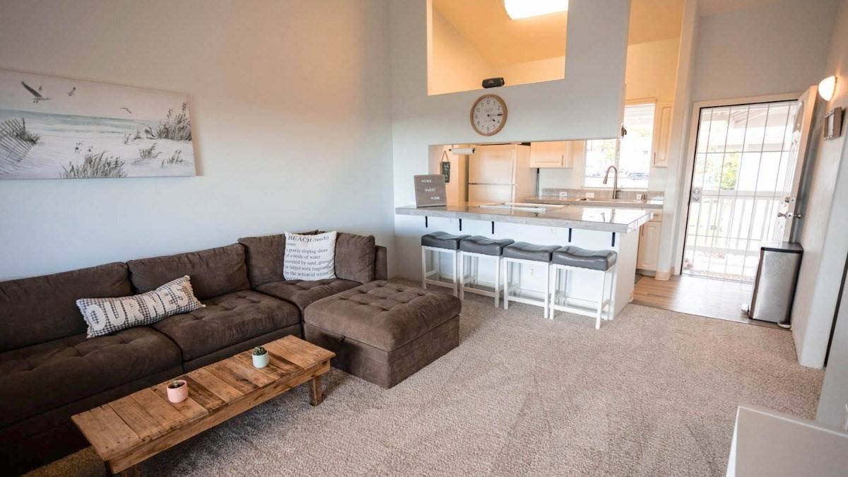 Ocean Views and Cool Breezes From This TopFloor Condo in Ali’i Lani