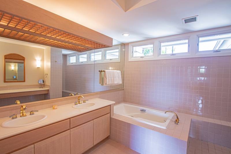 bathroom with double sinks and bathtub in mauna lani condo