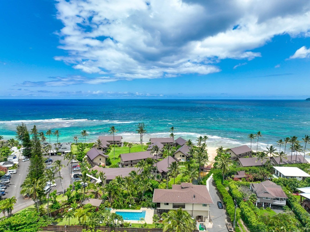 Spacious Beachfront Lower Level End Unit In Hanalei Colony Resort Hawaii Real Estate Market 9819