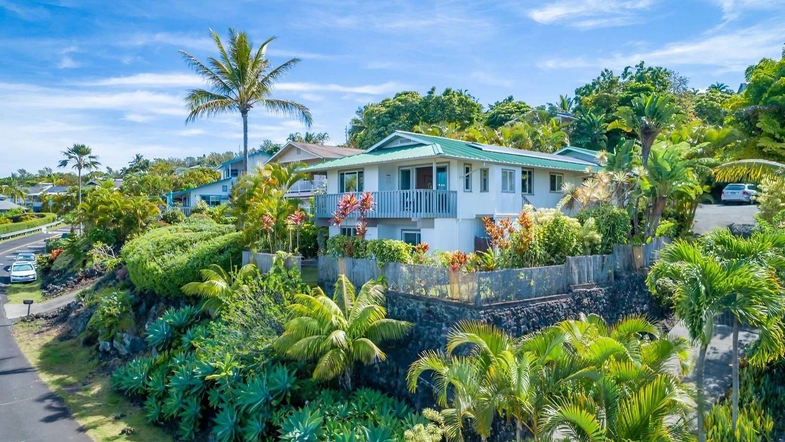 Beautiful 4 Bed, 2 Bath Home With Unparalleled Ocean Views in Kona Hawaii Real Estate Market