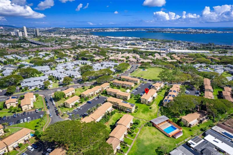 arrow pointing to honolulu townhome for sale