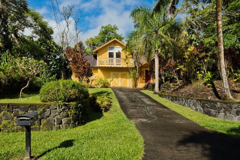 driveway up to yellow pahoa big island home for sale
