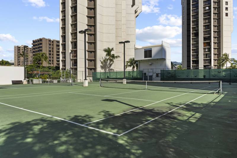 honolulu condo tennis court
